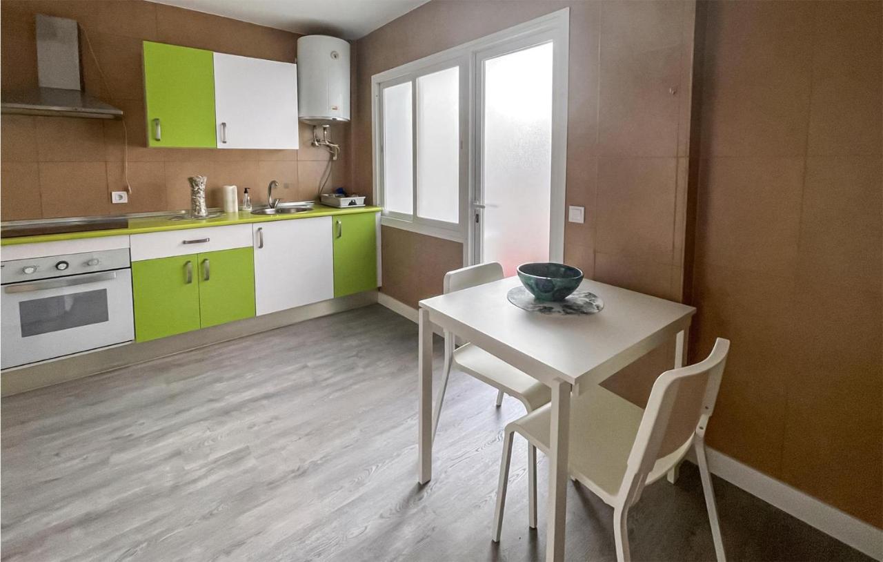 Apartment 3 Bedroom Awesome In